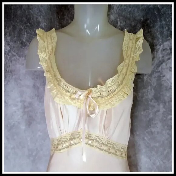 Vintage Pink Rayon Long Nightgown LARGE Size with Lacy Pinafore Ruffle - 1940s - Picture 2 of 13